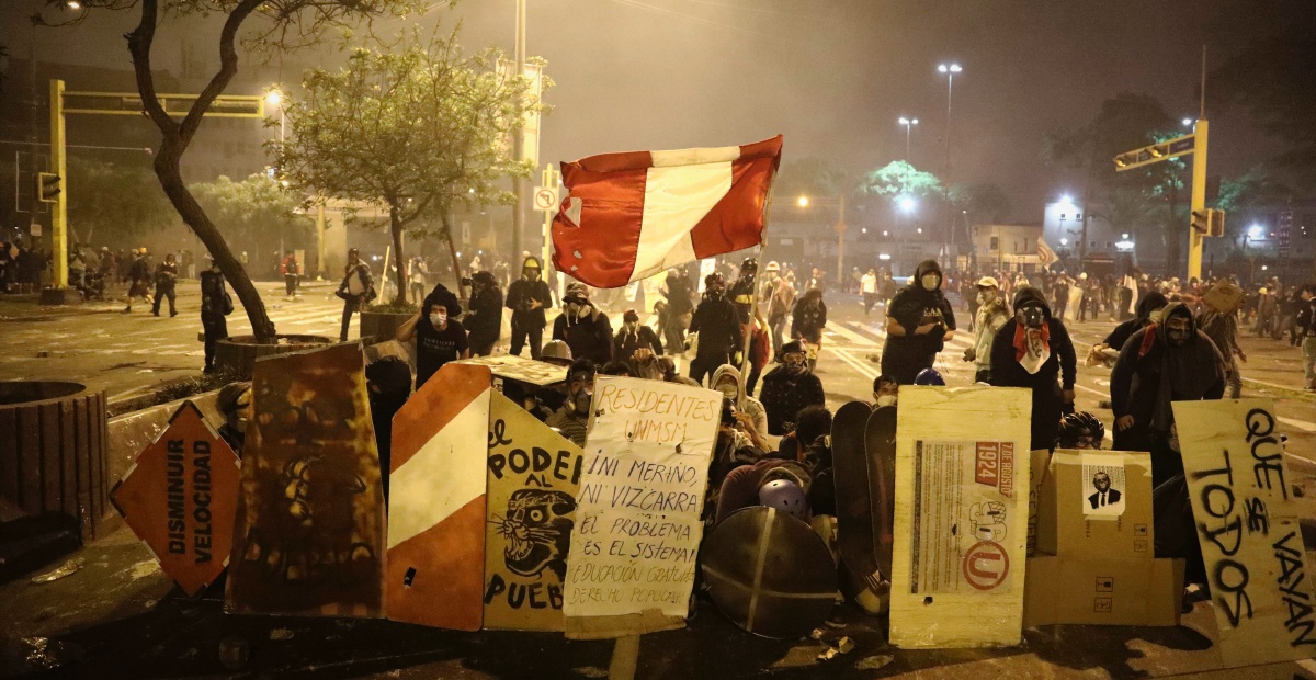 Multitudinaria protesta en Lima contra el nuevo Gobierno