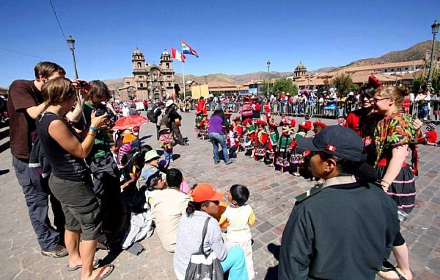 turistas en cuzco