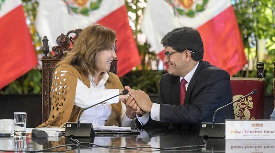 boluarte en cerro juli