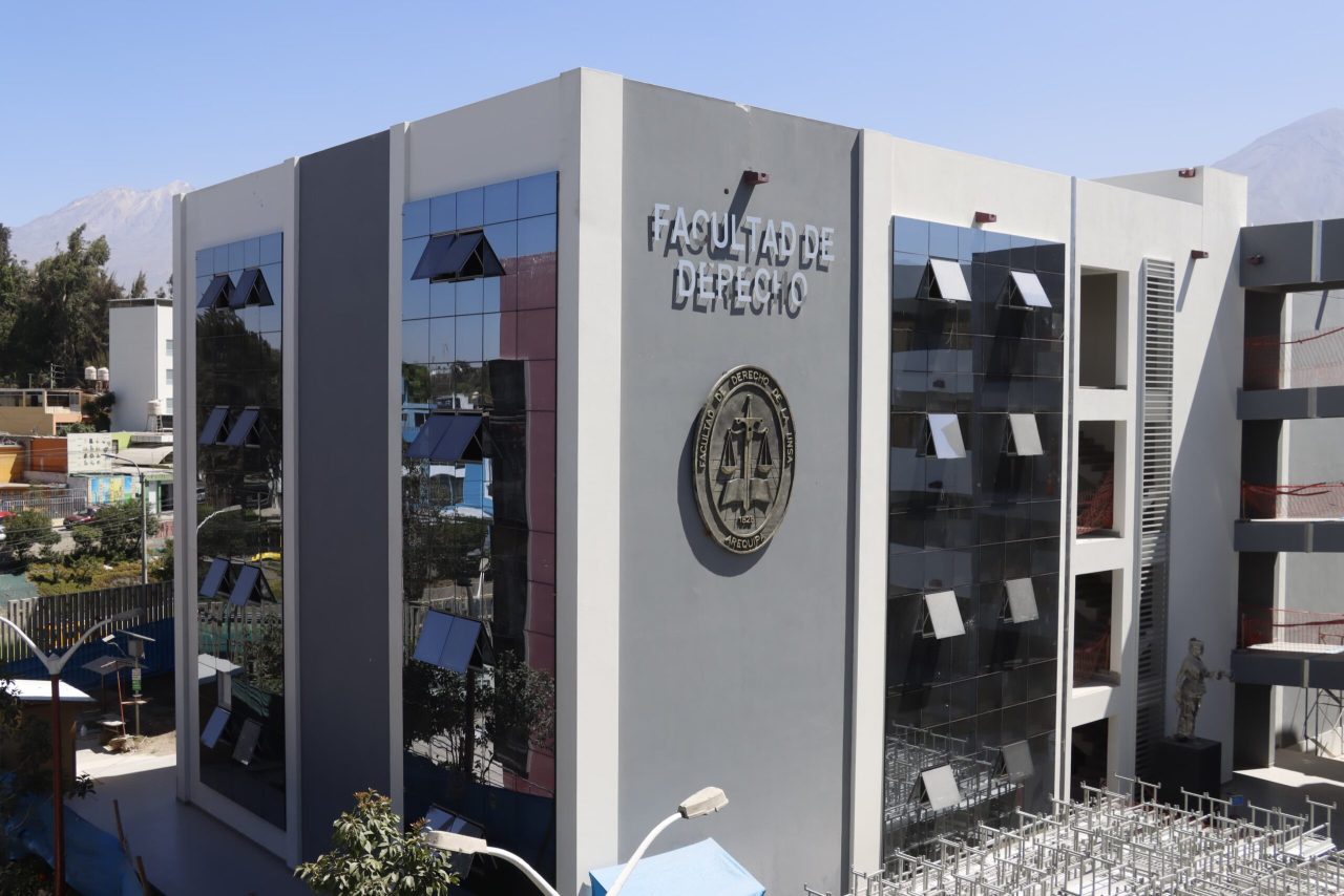 Facultad-de-Derecho-2-scaled