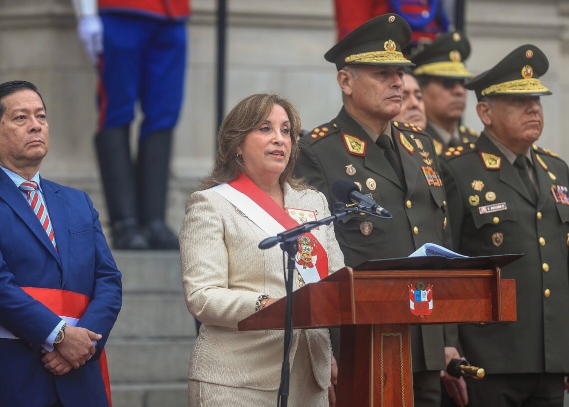 La presidenta de Perú, Dina Boluarte, en una ceremonia por el día de la Defensa Nacional