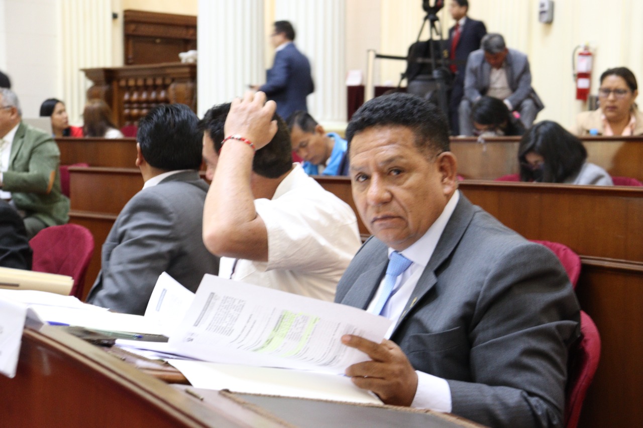 congresista-esdras-medina-16-11-22