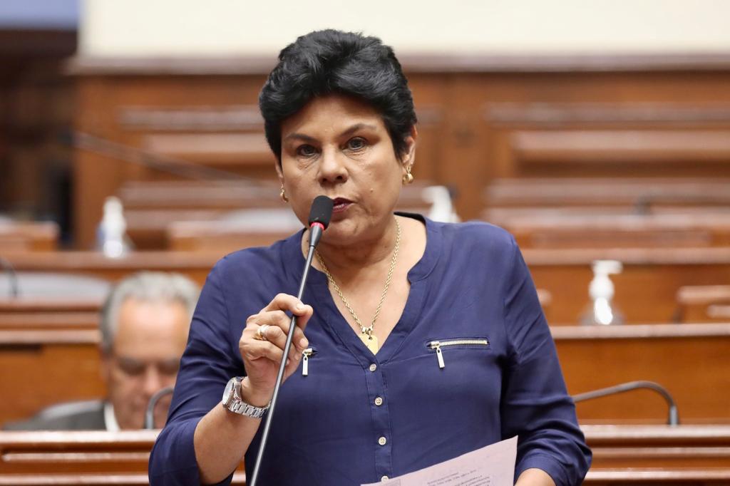 congresista-norma-yarrow-1-de-febrero