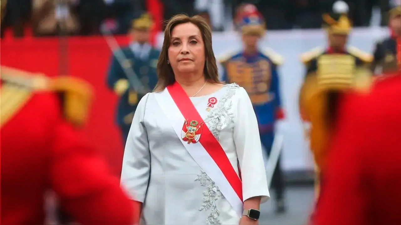 Dina-Boluarte-sube-un-punto--pasa-del-3-al-4 (1)