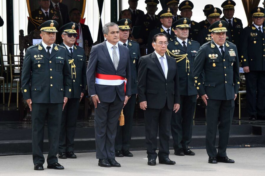 presidente-peru-nuevos-policias-900x600
