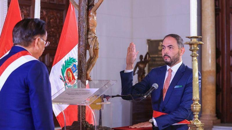 presidente_balcazar_tomo_juramento_de_nuevo_ministro_de_defensa_amadeo_flores_carcagno_tras_la_salida_de_carlos_diaz._foto_presidencia_de_la_republica