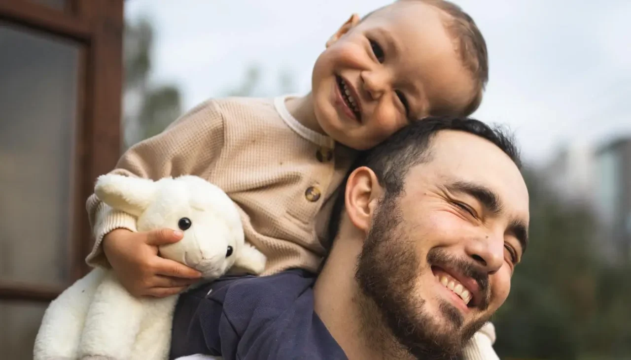 paternidad-activa-la-formula-para-ser-un-papa-moderno-y-exitoso (1)