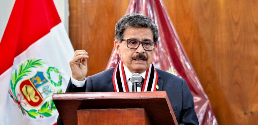 Rector-de-la-UNSA-incentiva-a-la-poblacin-a-cuidar-su-salud-1-1-878x426 (1)