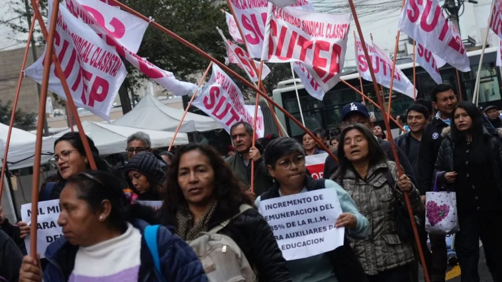 Suspension-de-clases-por-huelga-indefinida-del-Sutep-es-incierta-1024x576